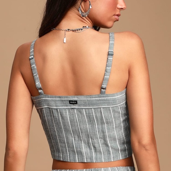 Sleeveless Button-Front Crop Top - Picture 2 of 5